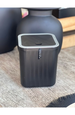 Lixeira Preta de Plástico 2L - 14cm X 17cm