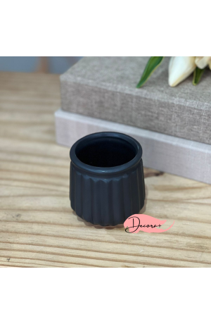 Vaso Canelado de Cerâmica Preto (PQ)- 7,5cm X 7,5cm